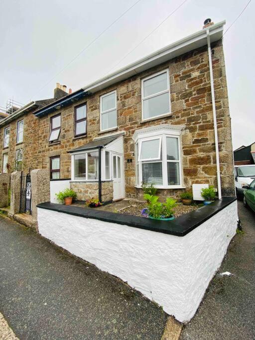 Beautiful 2 Bed End Terrace Victorian Town House Apartment Redruth Exterior photo